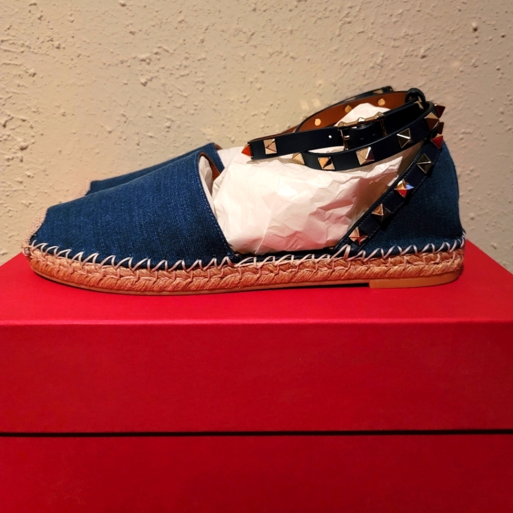 NWB Valentino Sandals